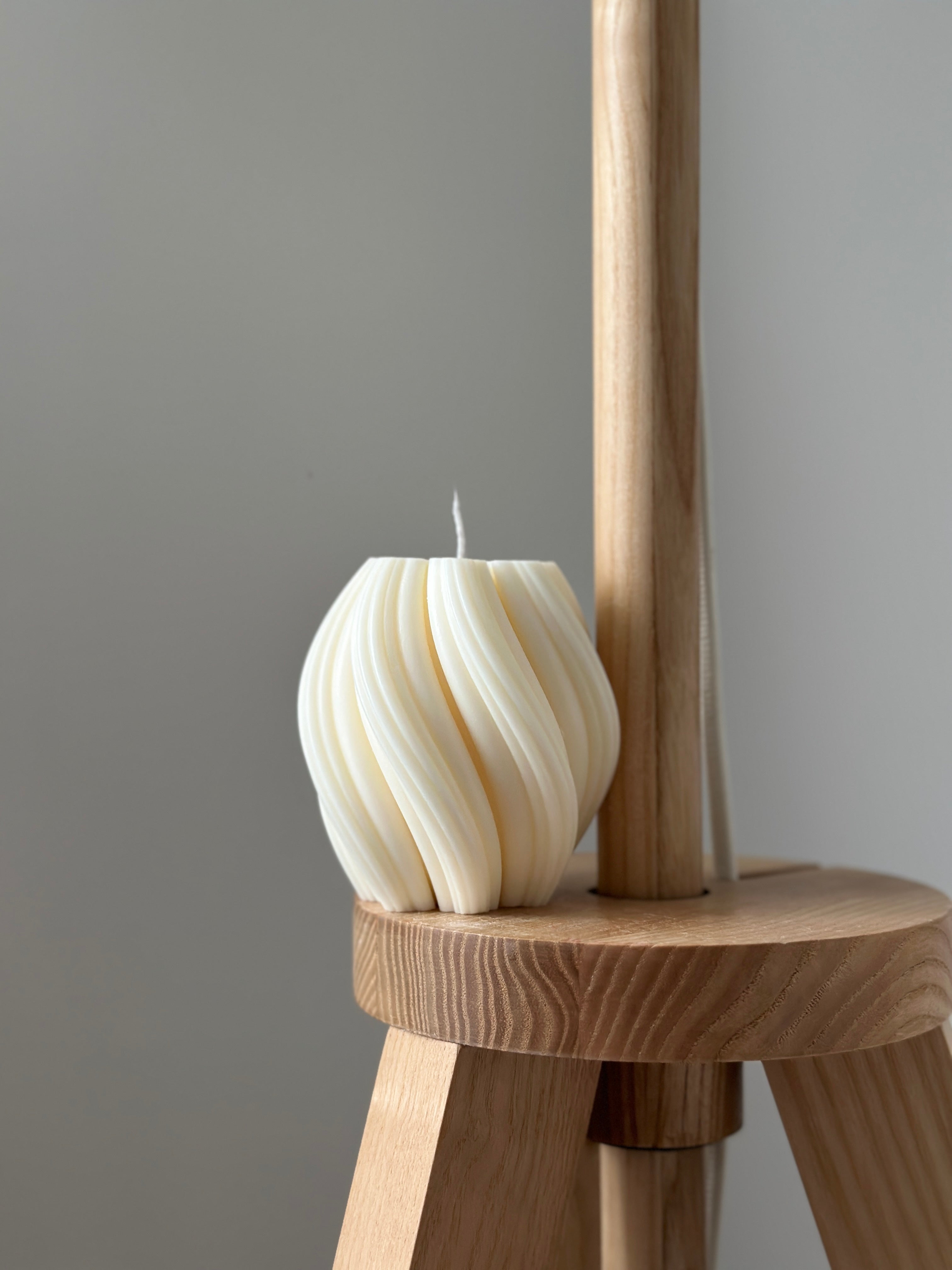 Bougie sculptée twist  - Studio Candela