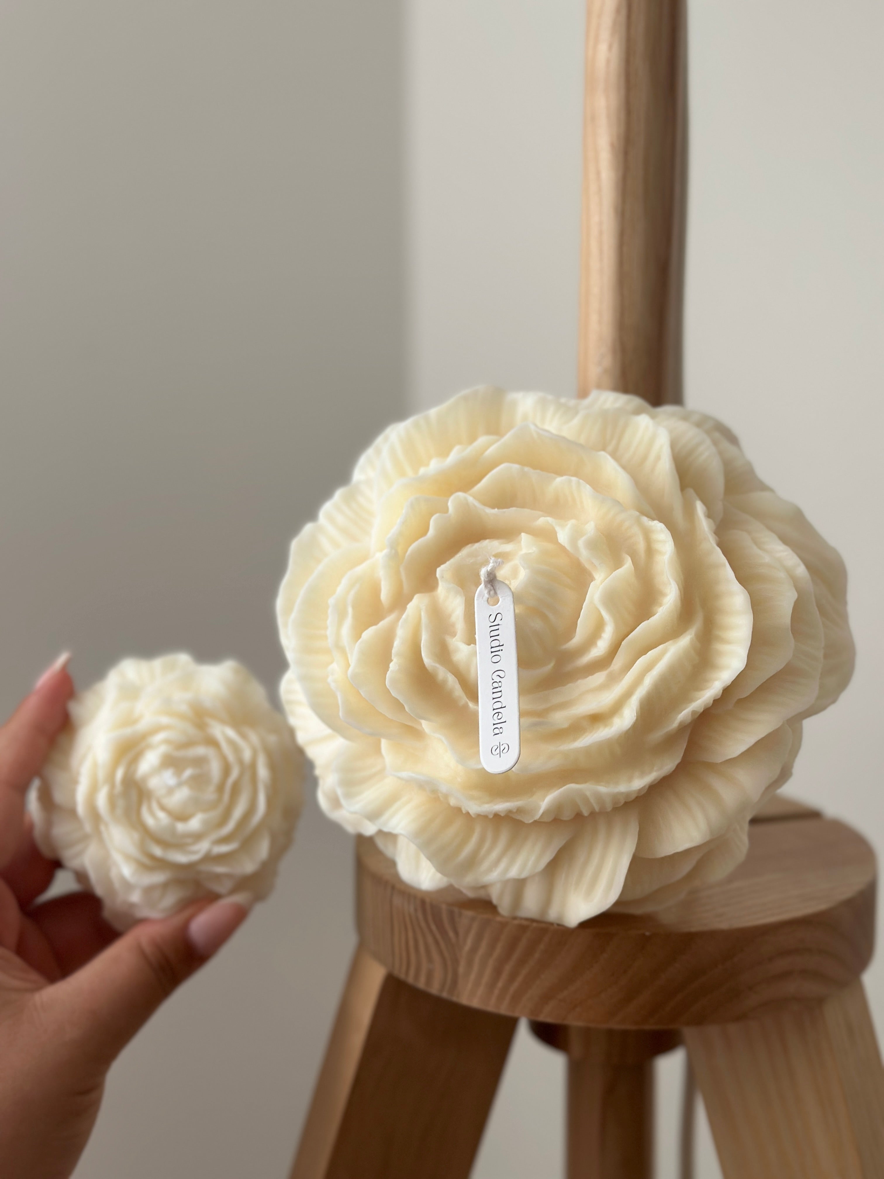 Bougie sculptée grande pivoine  - Studio Candela