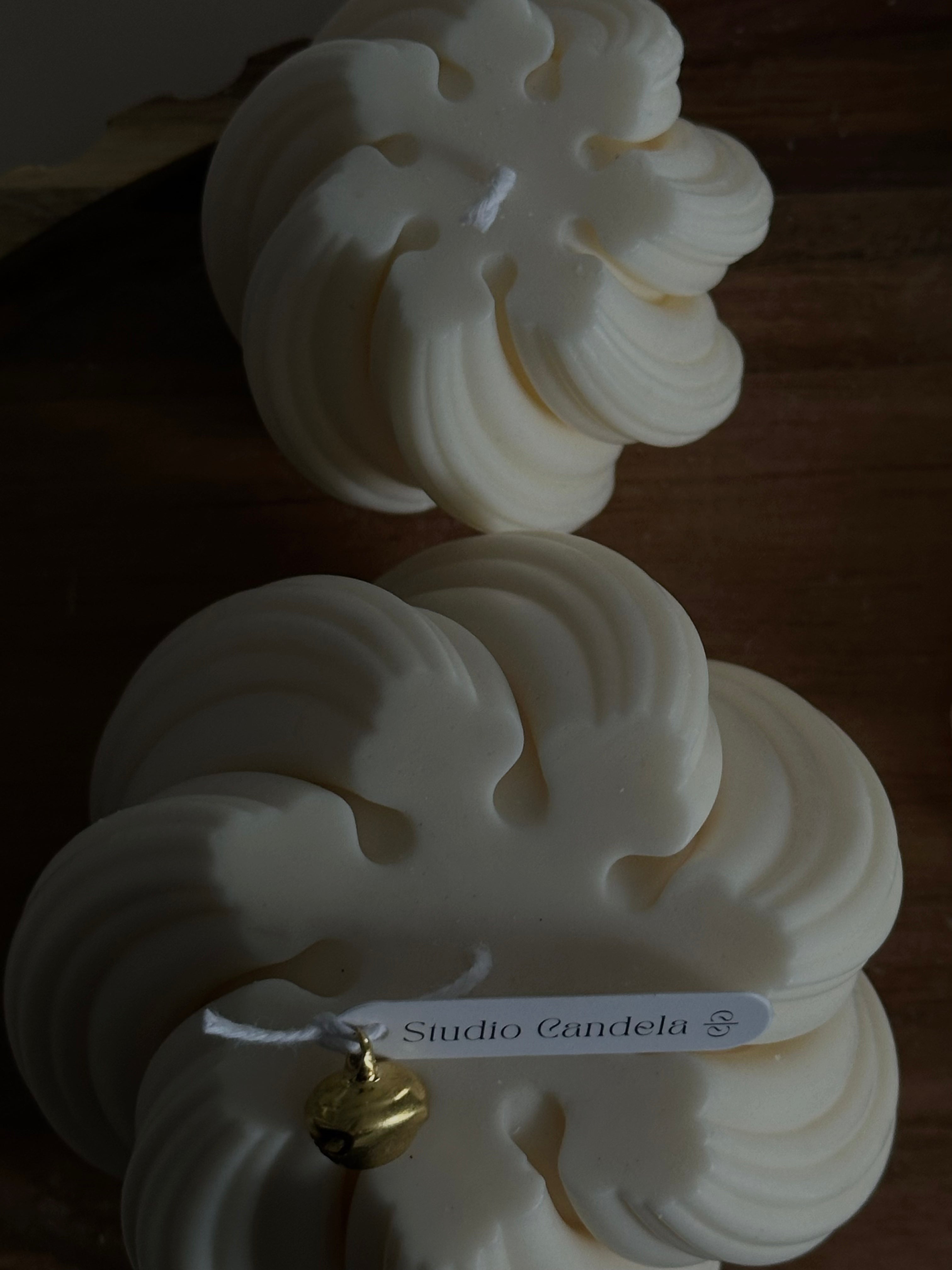Bougie sculptée twist  - Studio Candela
