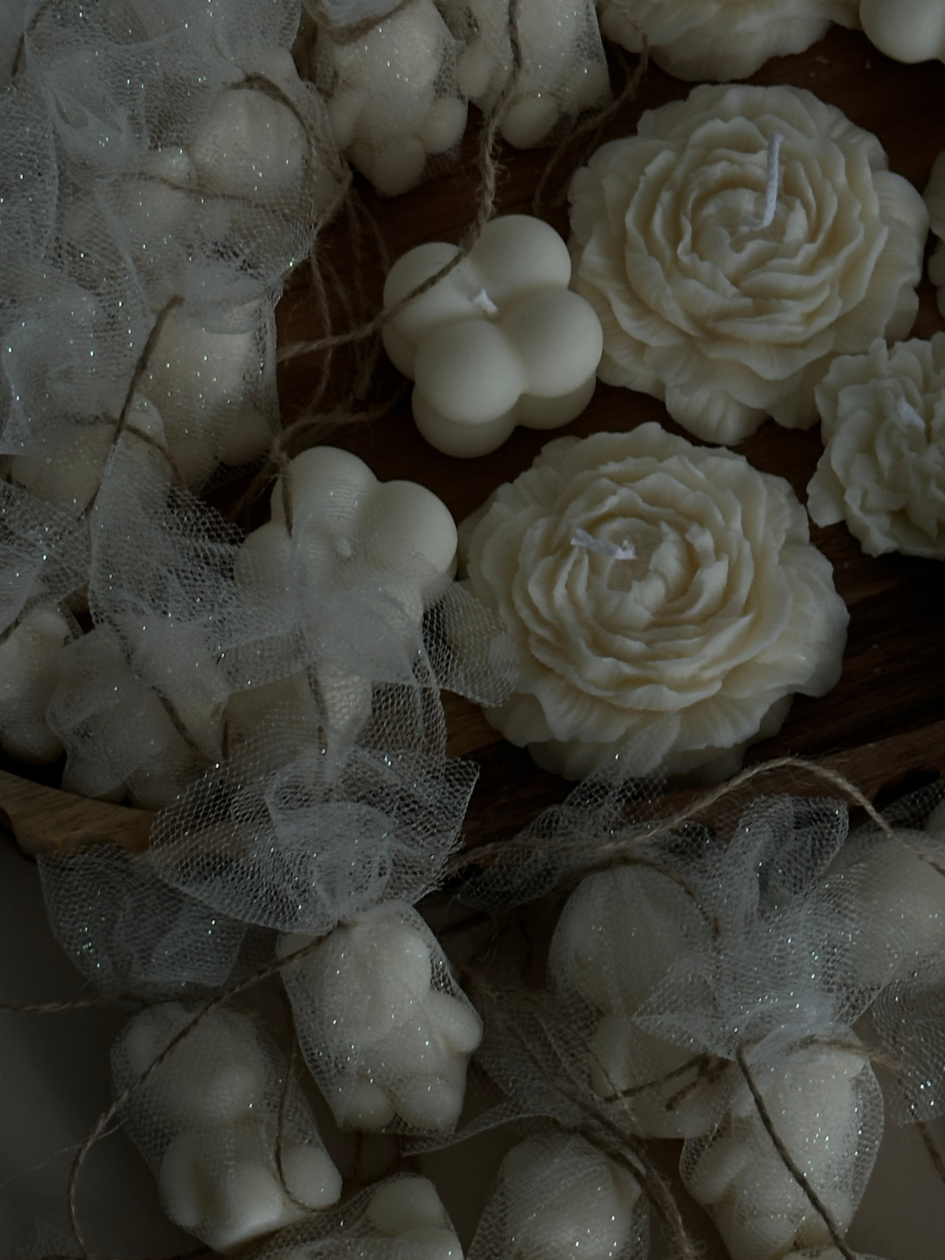 Bougie sculptée pivoine - Studio Candela